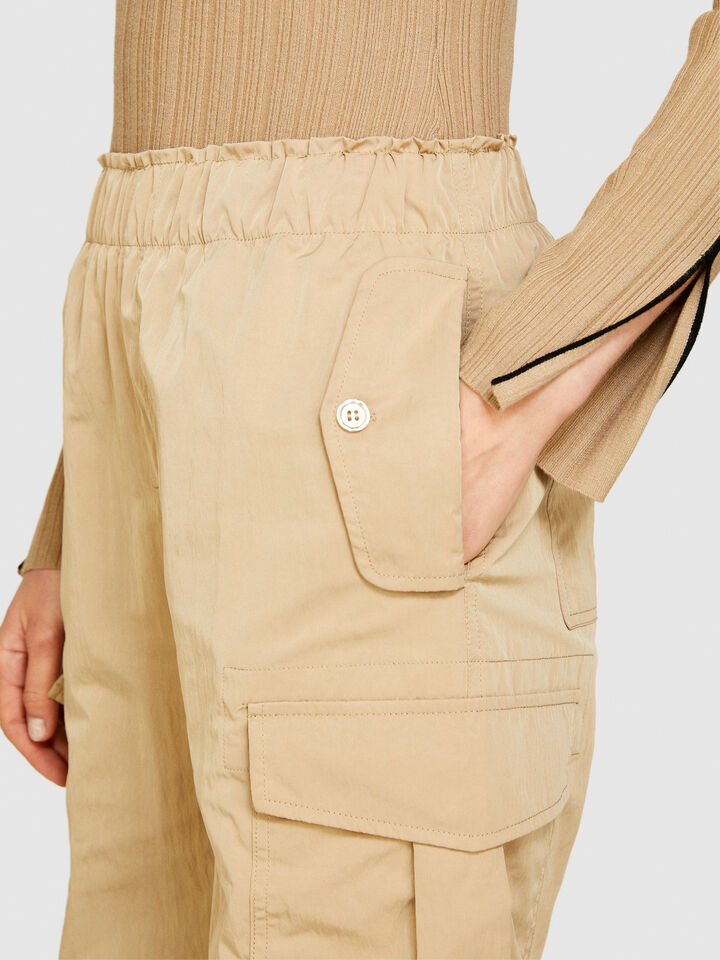 Cargo trousers with pockets - women's joggers - Camel | Sisley image number 5
